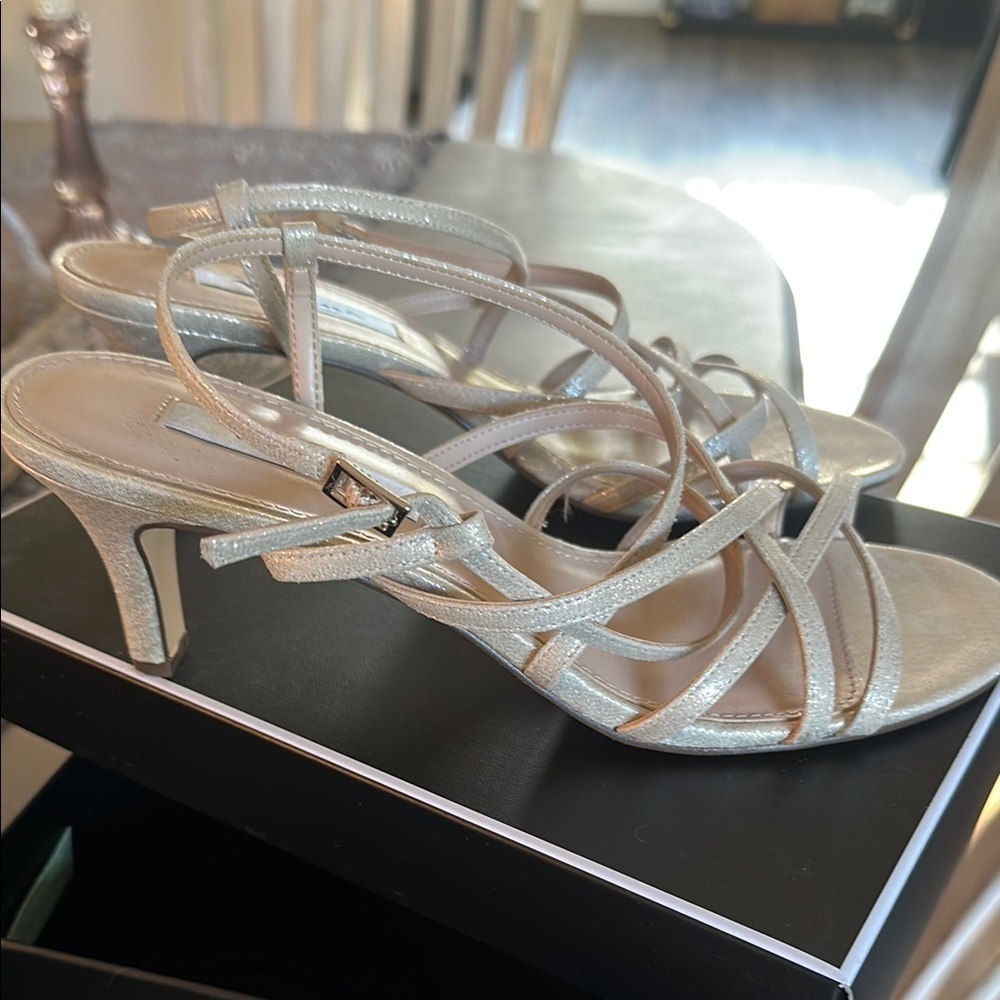 ✨NINA Gold Strappy Women's Sandals✨ - Picture 3 of 5